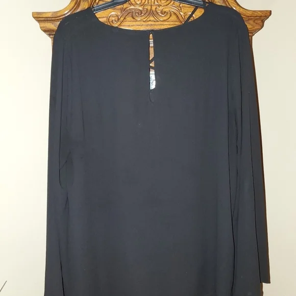 LUSH Women's V-neck with Criss-cross Tie Tunic - Picture 3 of 7